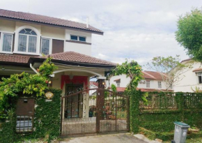 Гостиница Home2u T'Castle  Джохор-Бару